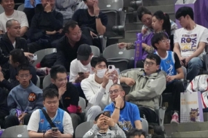 本赛季入选国内球员二阵！福建前锋邹阳现场观战北京德比G3