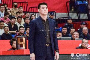 季孟年：广厦VS青岛抢五足以被铭记很久 双方拼尽所有&可昂首离开