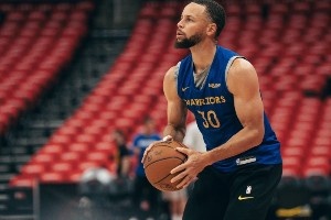 😝勇士客场备战火箭冲击2连胜！库里巴特勒追梦训练状态火热