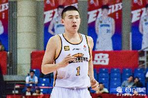 顶薪！付豪常规赛场均11.1分5.3板 季后赛场均11.7分5.5板