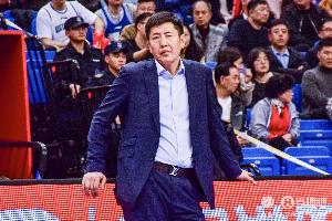直播吧：丁伟由顾问转正为主教练 新合同8月生效&每年有战绩指标