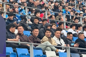 郑智、陈涛、周挺等名宿现身梭鱼湾，观看大连英博vs北京国安