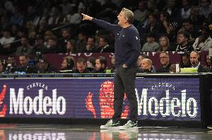 芬奇：确实出现了一些防守漏洞 这样防守表现不像我们该有的水平