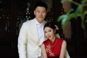 💒恭喜👏李弘权晒与妻子唯美婚纱照 郎才女貌甜蜜领证