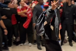 曼联亚洲行风波！贝克汉姆：我们那支曼联很注重礼节 都尊重球迷
