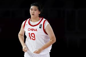 无解巨塔！张子宇首节替补出战2分钟 2投2中拿下4分2篮板